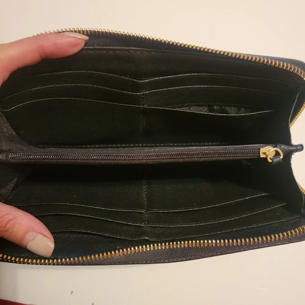 Michael Kors Jet Set Zip Around Large Wallet EUC Minimalist Neutral Staple Piece